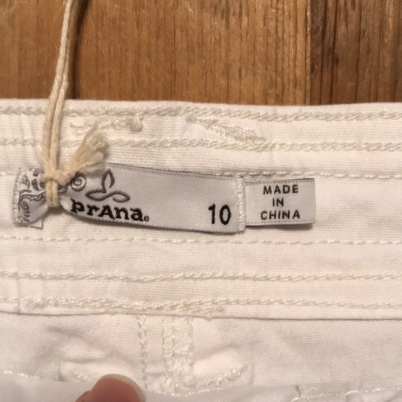 Prana NWT size 10 “Tess” shorts 5” inseam white - Picture 2 of 6